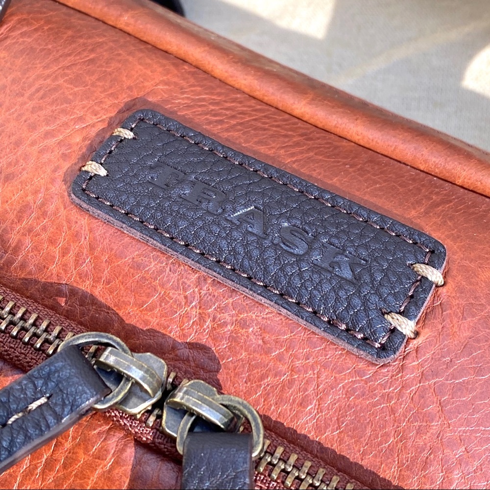 Trask Jackson Slim Zip Top Bison Leather Bag - Picture 3 of 8